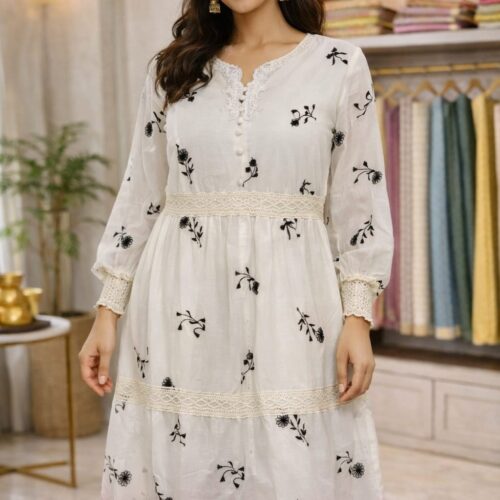 Elegant White Floral Embroidered Kurti – Classic Comfort